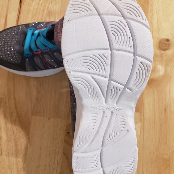 Girls Skechers - Picture 3 of 3